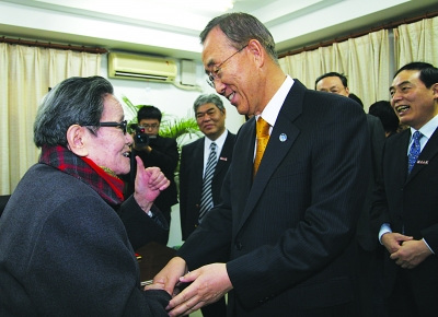 联合国秘书长潘基文获南京大学博士学位