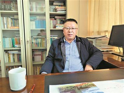 全国政协委员、致公党江苏省委副主委、南京大学商学院教授杨德才。受访者供图