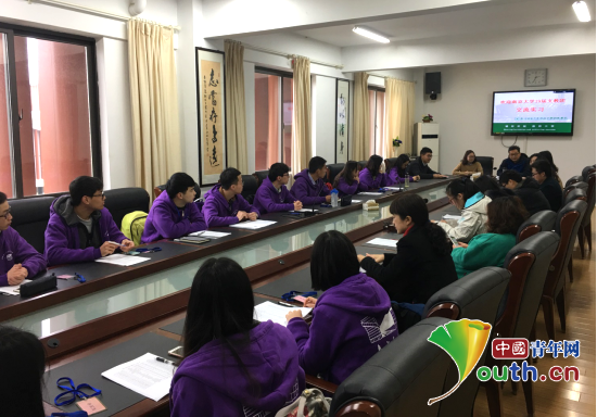 南京大学第十九届研究生支教团队员来到南京师范大学附属中学仙林学校初中部参加教学实习启动仪式。