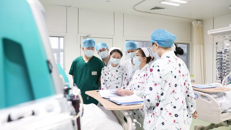东南大学附属中大医院护理人员工作场景